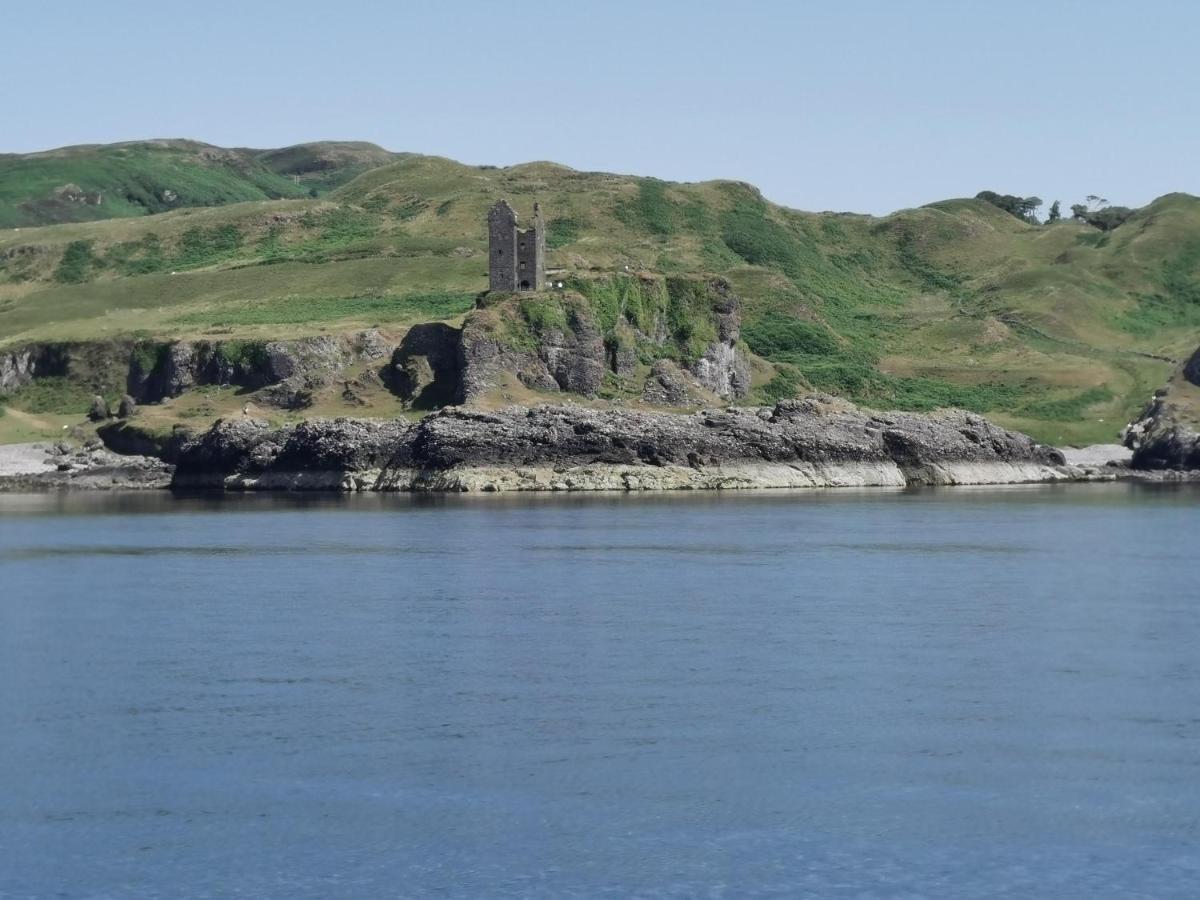 Oban Youth Hostel מראה חיצוני תמונה Dunskey Castle