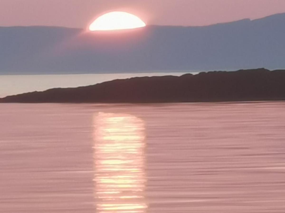 Oban Youth Hostel מראה חיצוני תמונה Sunset over the Gulf of Riga