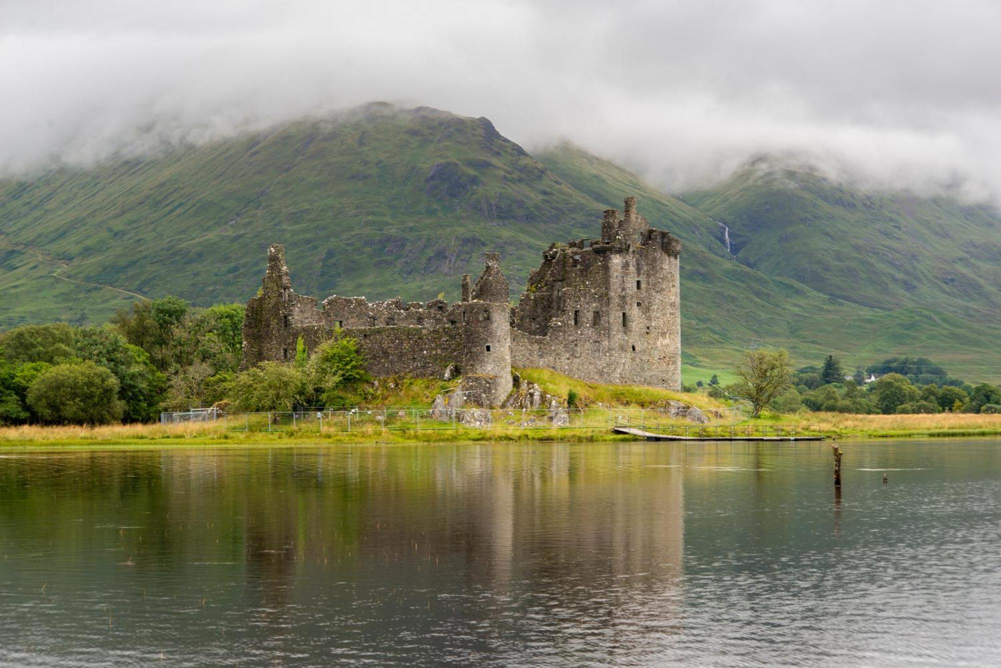 Oban Youth Hostel מראה חיצוני תמונה The castle from the south