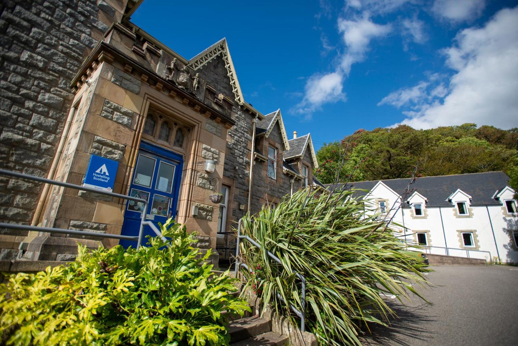Oban Youth Hostel מראה חיצוני תמונה The former station building