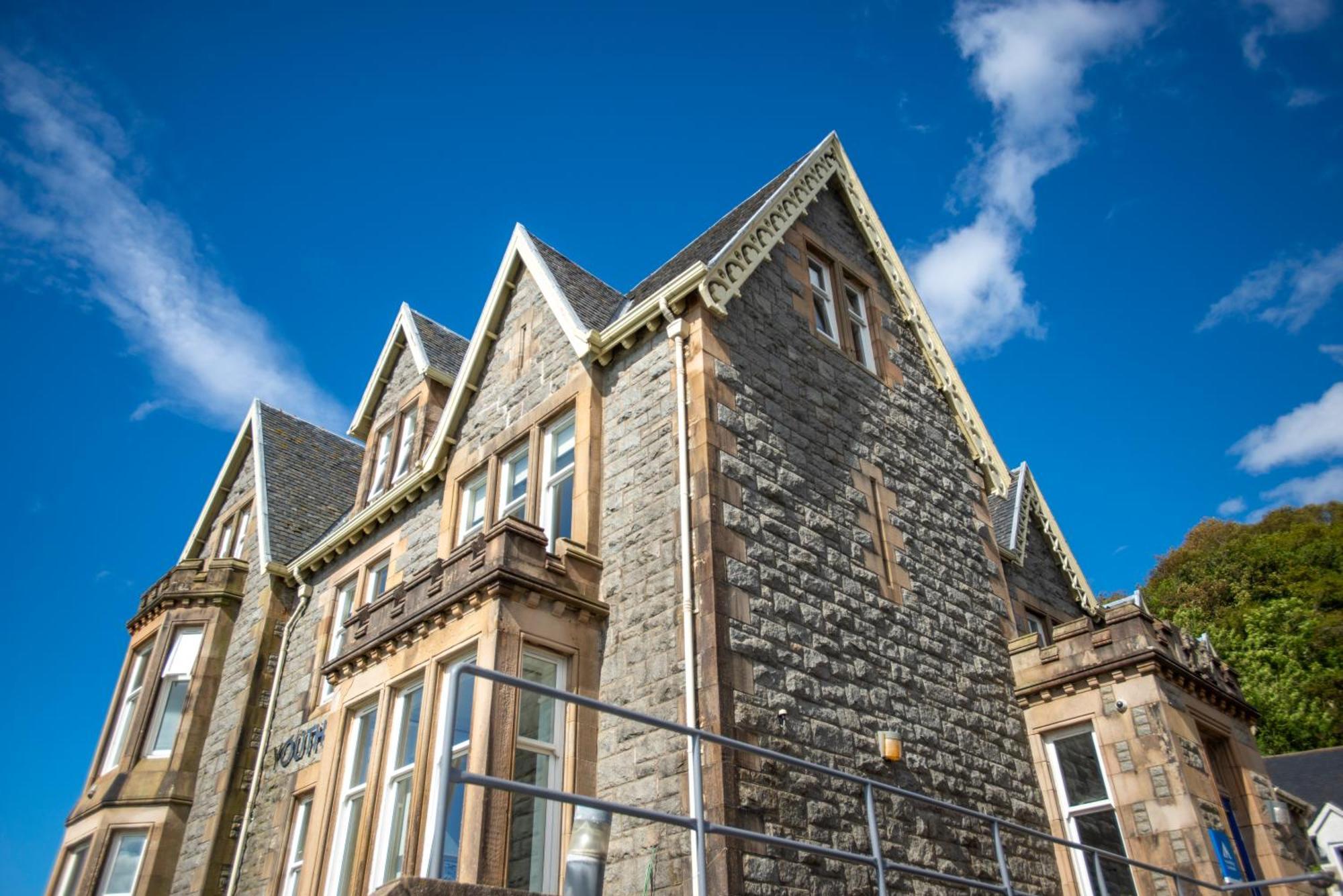 Oban Youth Hostel מראה חיצוני תמונה The former school building